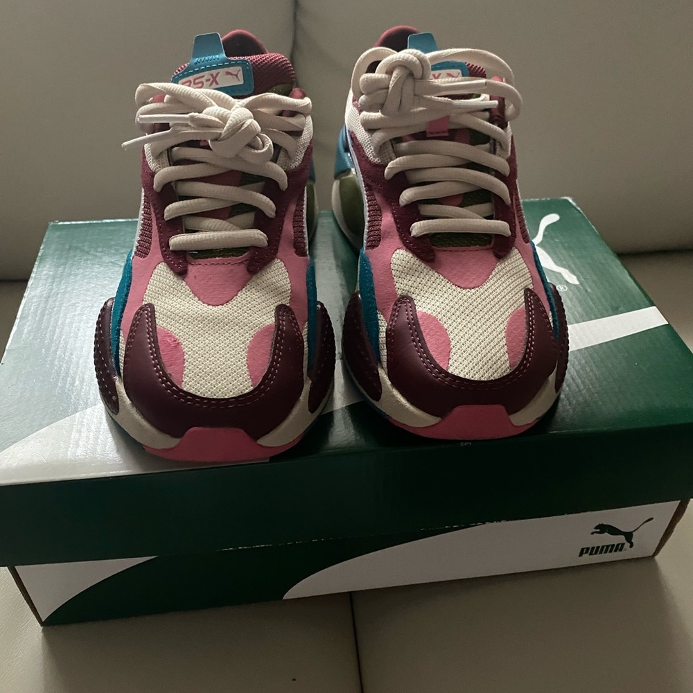 Like new gently used puma sneakers youth size 6.5